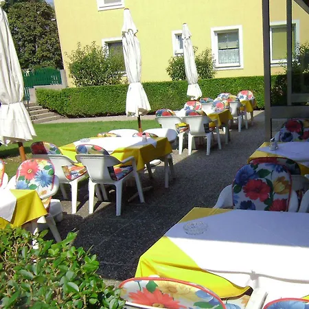 Gerhart Guest house 2*